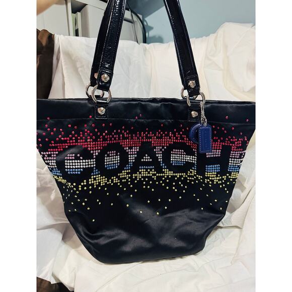 A209  Rare Coach Limited Edition Holiday Tote shoulder bag - Picture 1 of 7